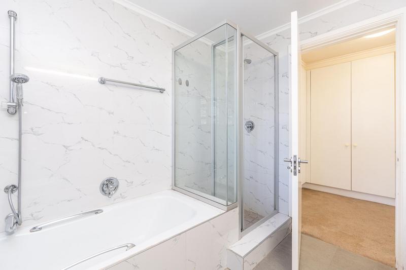 2 Bedroom Property for Sale in Sea Point Western Cape